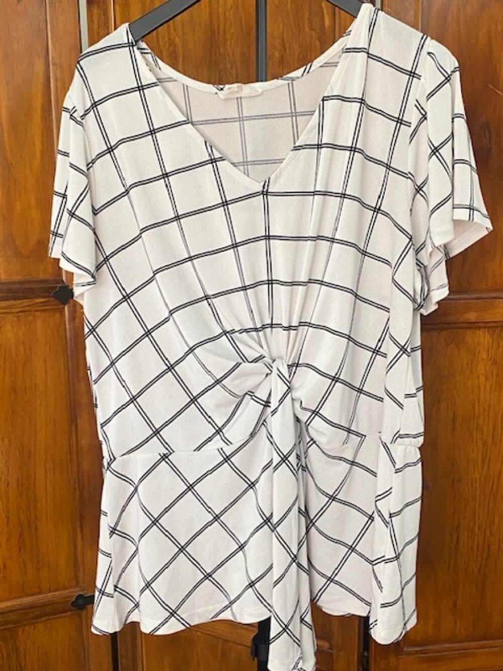 Flower & Feather Women’s 2XL White Black Plaid Checkered Blouse Stretch Top